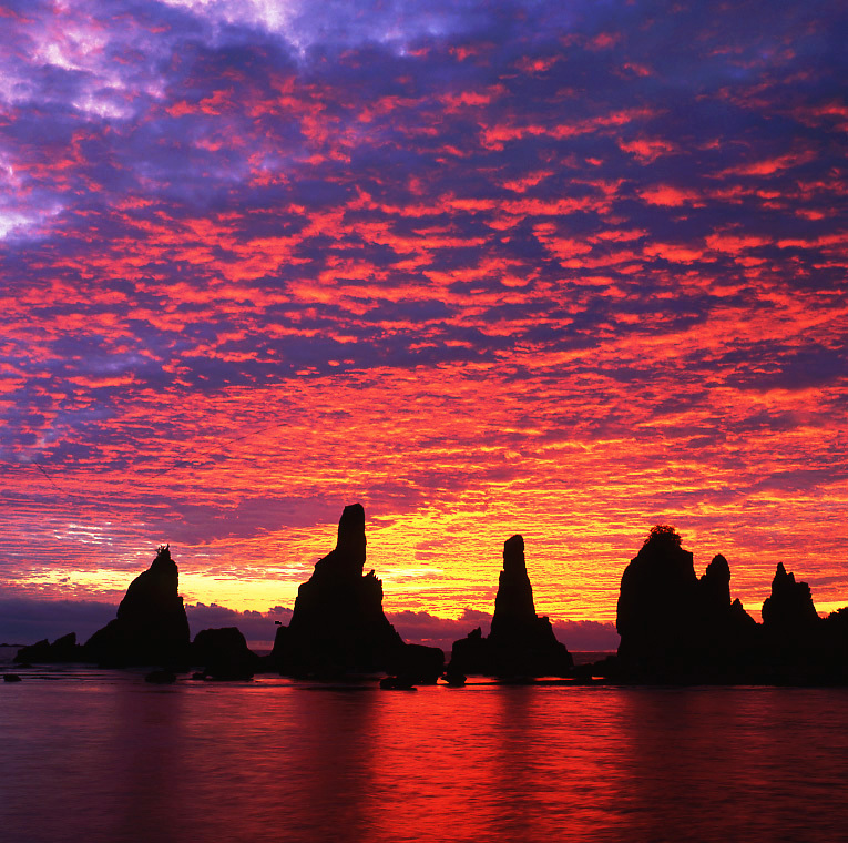橋杭岩の日の出 : 彩の気まぐれ写真