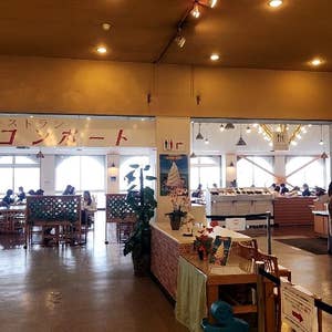 日本一高い道の駅！高原オムライス今回、紹介するグルメは道の駅美ヶ原高原 長野 にあります😊 こちらの道の駅は標高2000mにあり日本一高い位置にある道の駅となっています😲 美ヶ原に辿り着くまでには一苦労なのですがライダーにとってはご褒美ですねｗその