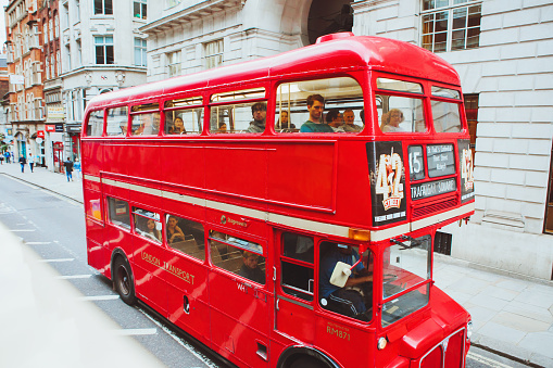 2024年最新 イギリスの赤いバス 乗車方法！ みゅうロンドンブログオプショナルツアー・現地ツアーの みゅう