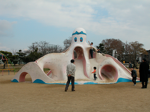 タコのすべり台がある豊崎西公園 - 梅田ぶらぶら.com