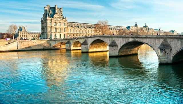 パリ セーヌ河岸の風景 写真素材5801735-