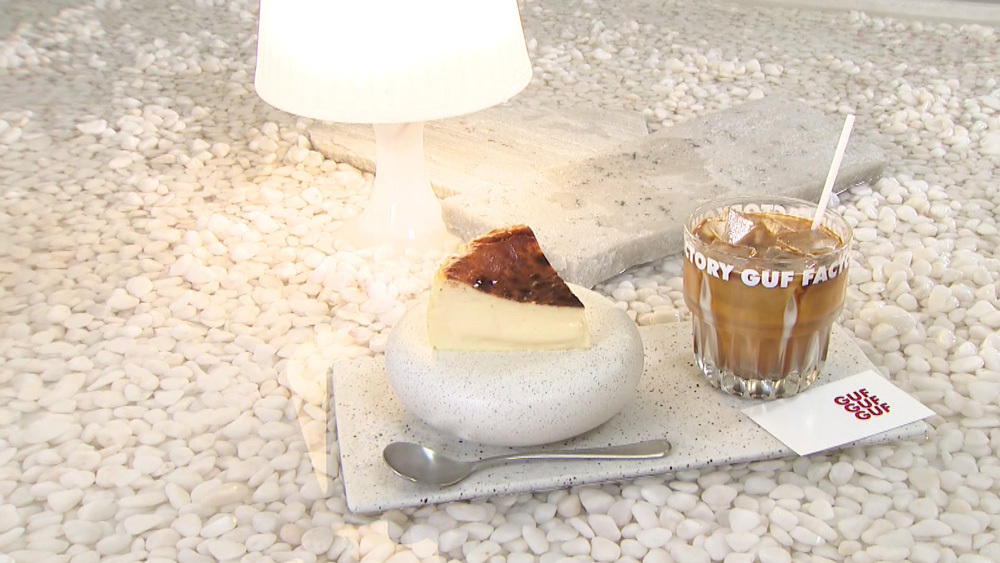 新大久保 cafe GUF