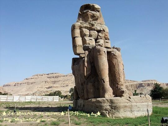 メムノンの巨像