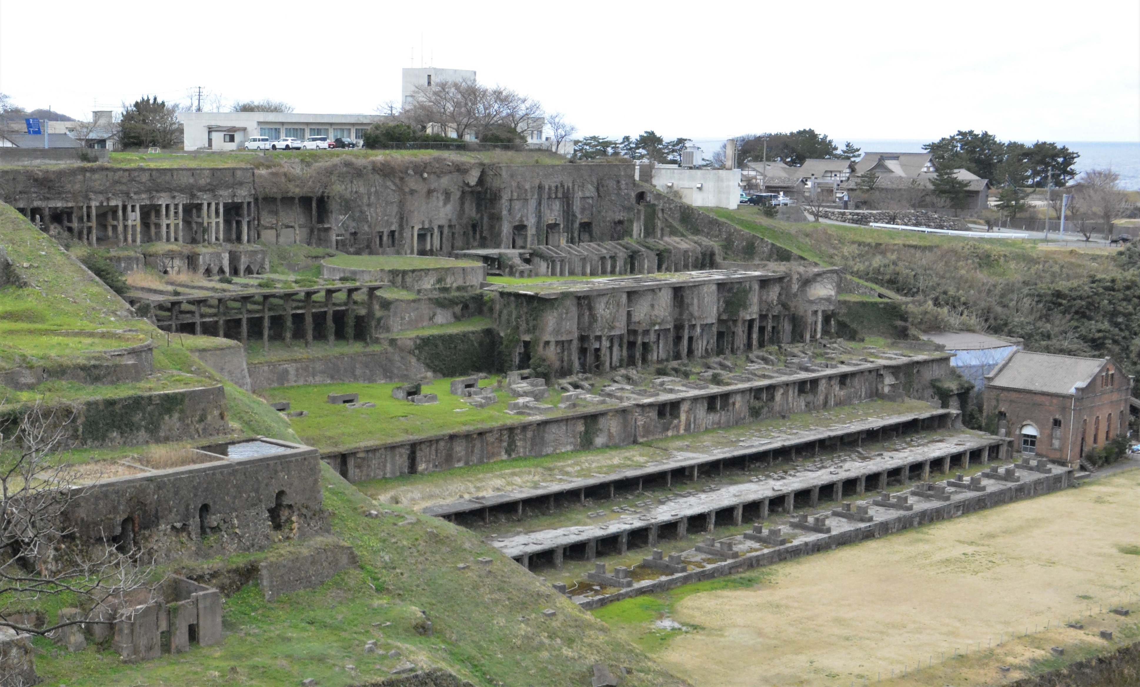 北沢浮遊選鉱場がラピュタすぎた ライトアップも神秘的な佐渡島おすすめ絶景観光スポットTABIZINE～人生に旅心を～
