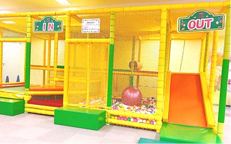 何かやってる プリオの地下１階、アメイジングワールド跡地に動きあり？「テナント募集」は出てないけど、フロアガイドには「空き区画」となっている 。豊川ガイド