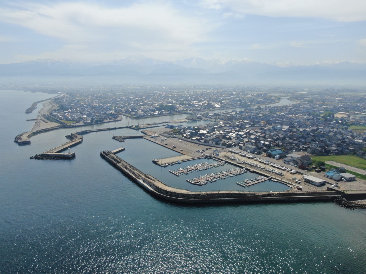 土曜企画「釣り」 今日は水橋フィッシャリーナでサビキ釣りをしました。 大漁！大漁！！小アジがたくさん釣れました！ たくさん釣れるのは楽しいですね！次回は10月4日乃予定です！次回も大漁を期待します！星槎国際高等学校富山通信制高校フリースクール企画