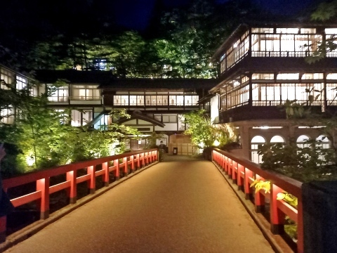 千と千尋の神隠しのモデルとなった温泉地は？映画の舞台でジブリの世界観に浸ろうニフティ温泉