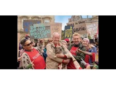 ハロルド・フライのまさかの旅立ち』英国縦断の壮大な旅路を描く感動作、本編映像が公開！ - British Culture