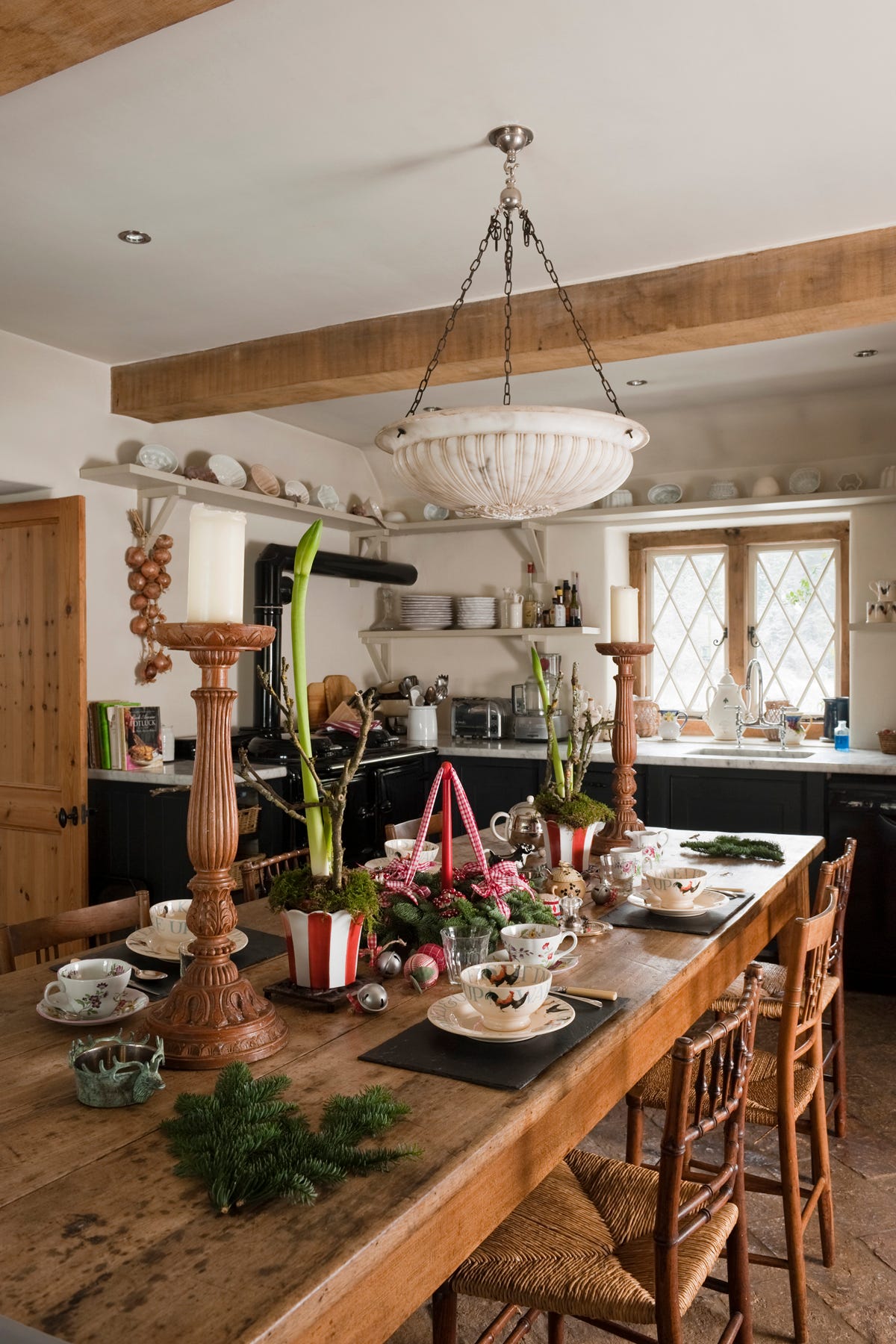 女性 コテージコア 田舎