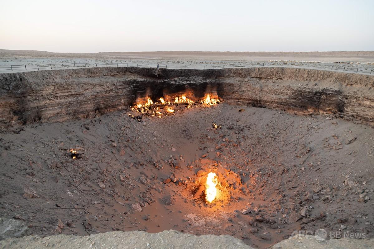 トルクメニスタンの「地獄の門」へ地球の歩き方