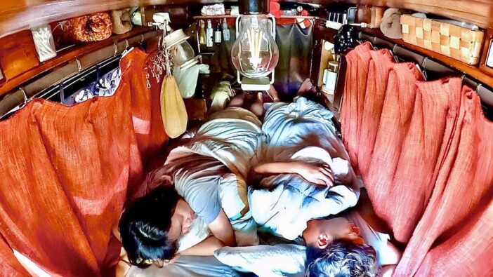 Amazon.co.jp: 自作DIYで1200日の車中泊軽バン生活 : 軽バン生活 はやと・あかね: