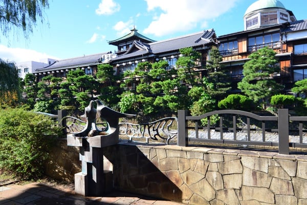 ゆったり湯浴みを楽しむ!静岡で行くべきおすすめの温泉地5選tsunagu Japan