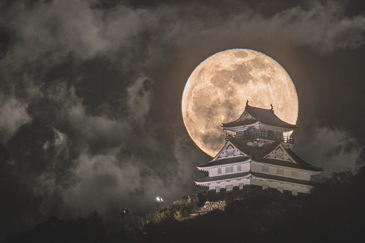 2024.12.16 岐阜城と月 ちょうど重なる時間に雲が無くなり激ムズピーカンとなった月城 これも月城あるある 撮影機材
