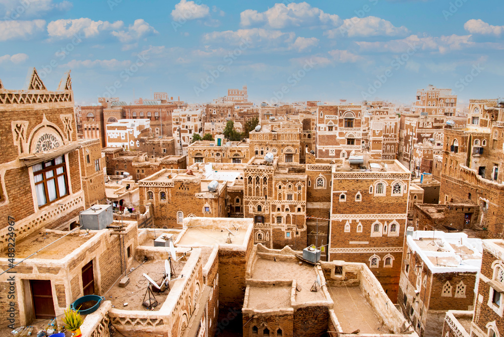 サナア イエメン 2010 サナアの旧市街の典型的な通り