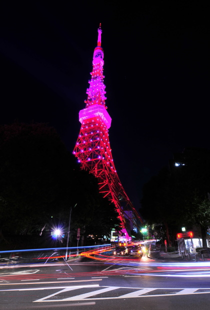 毎年10月は「乳がんキャンペーン」月間！ 乳がんのない世界の実現のため、 情報発信をし、寄付活動を通じて、 乳がん研究をサポートする乳がんキャンペーンに賛同し、 10月1日