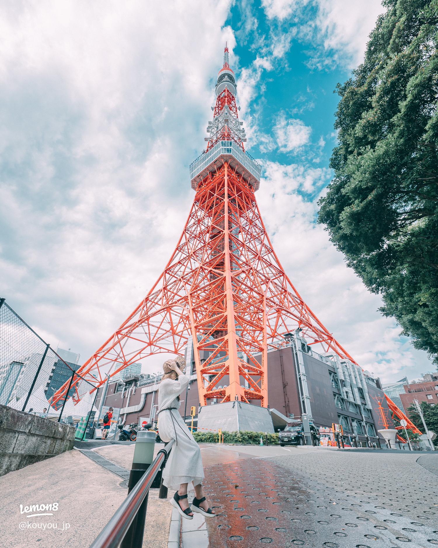 ローアングルからの東京タワーGANREF