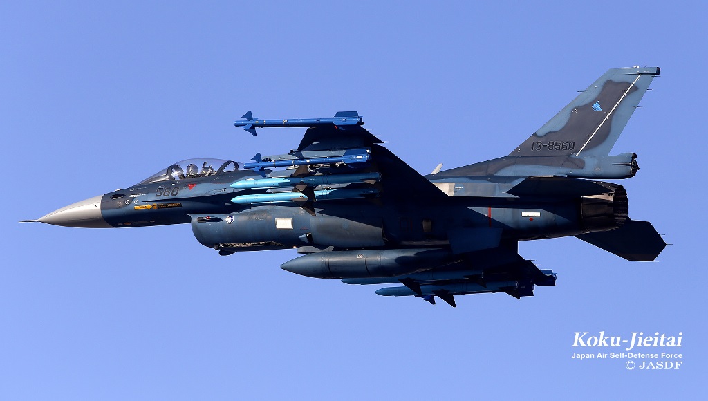 ✈︎ . この場所で、この上昇角はなかなか見れない😳 .航空自衛隊入間基地irumaairbasec2c2輸送機58-1218. RWY17