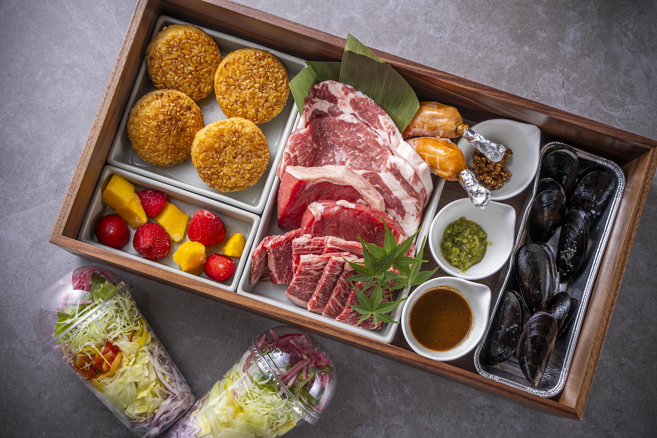 グランピングの朝は、ごきげんリゾむすびハスつか