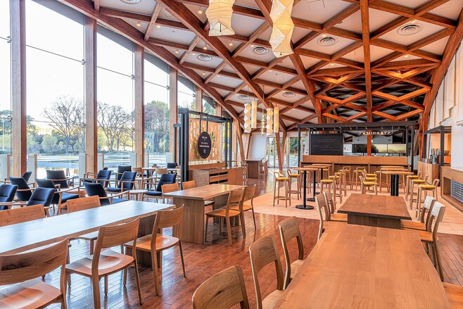 世界のユニークなスターバックス20、日本からは「皇居外苑 和田倉噴水公園店」が紹介される -