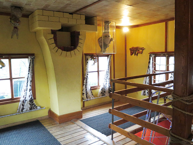 逆さまのポーランドの家 — ストック編集用写真©fotokon 183872418