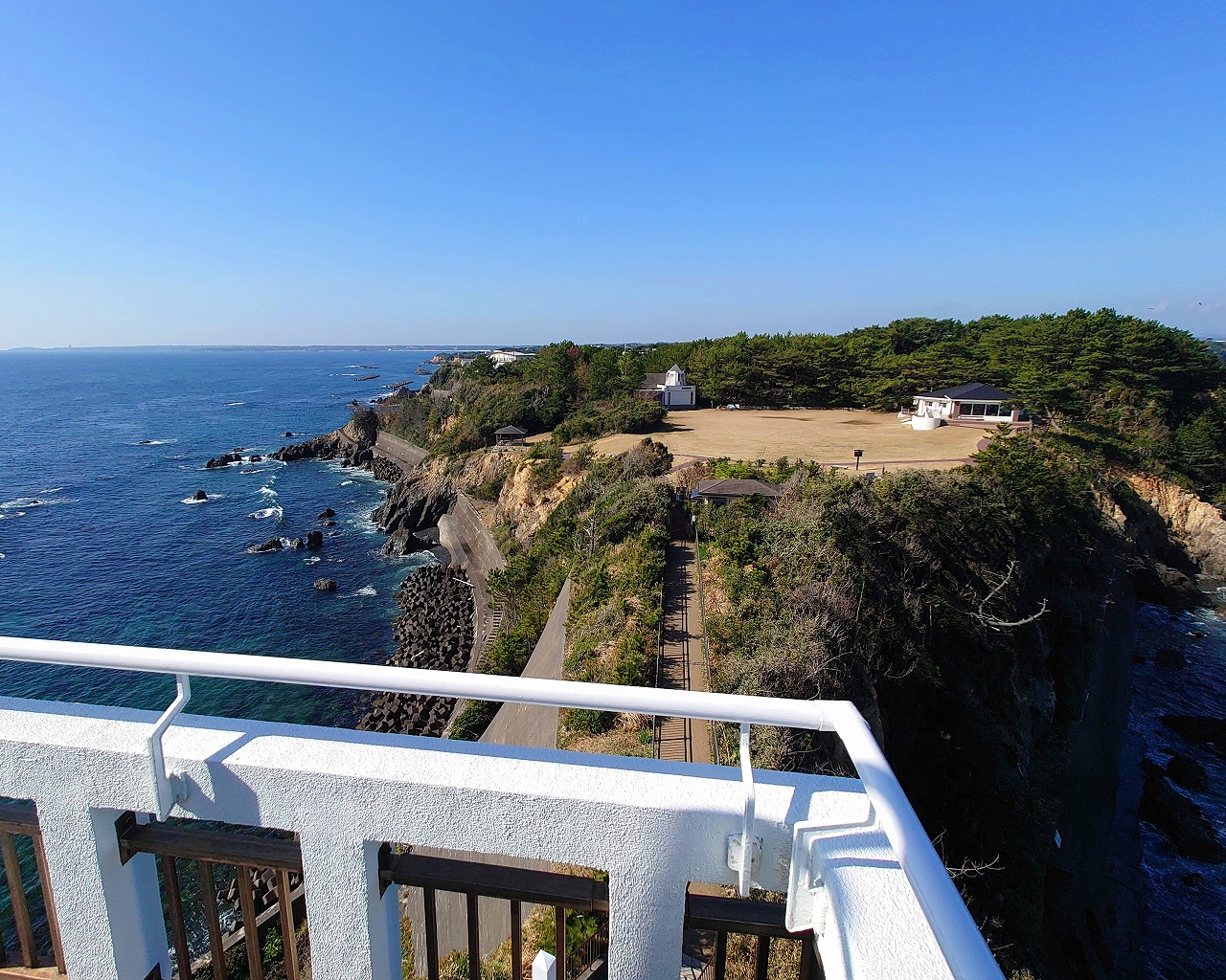 毎日違う海の色、グラデーションで」 志摩・安乗岬園地のマンホールふた、中1の配色案を採用：中日新聞Web