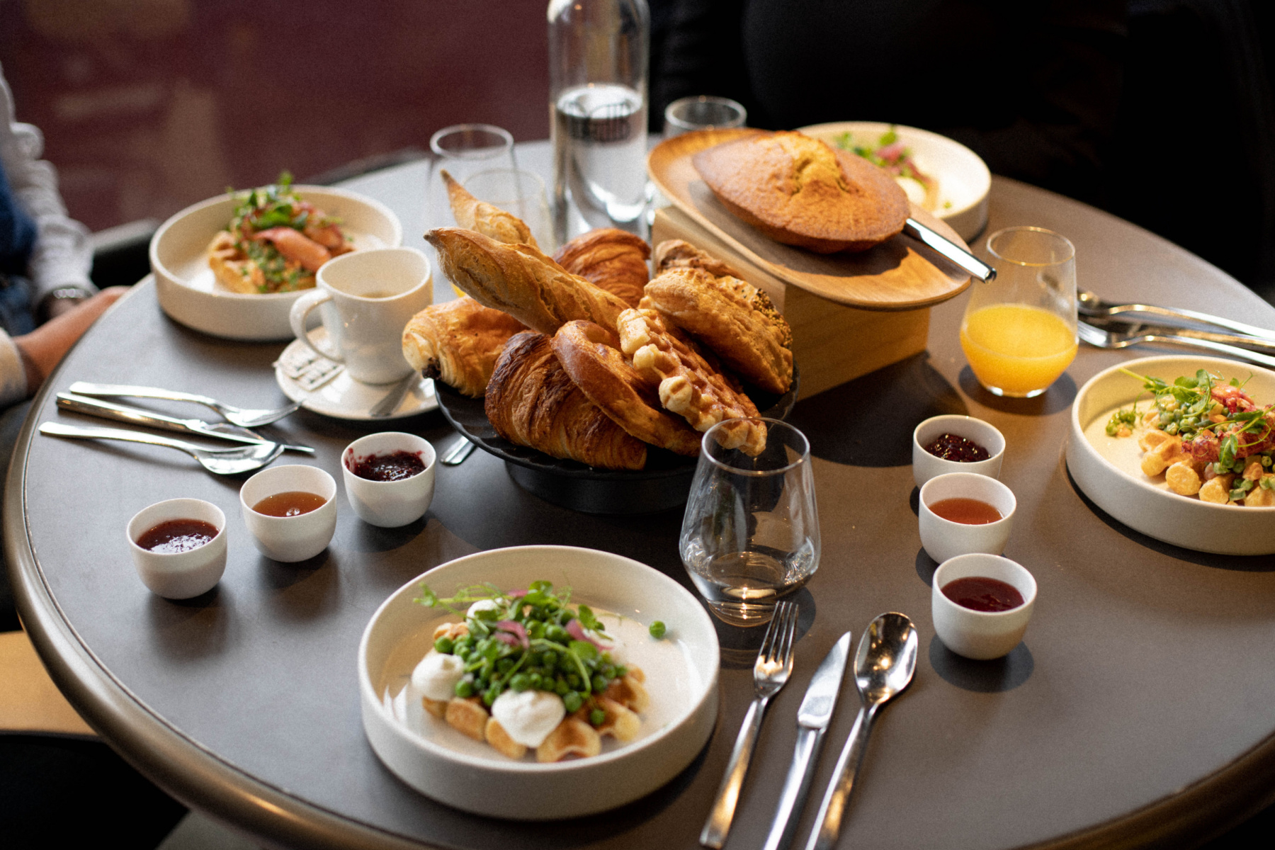 パリ：エッフェル塔のマダム・ブラッスリーで早めのディナ