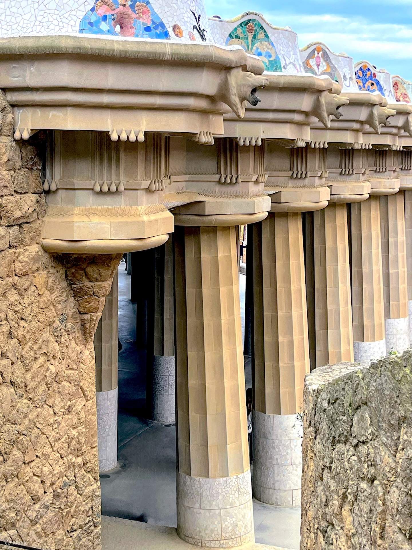 グエル公園入場チケットバルセロナ 旅行の観光・オプショナルツアー予約 VELTRA ベルトラ