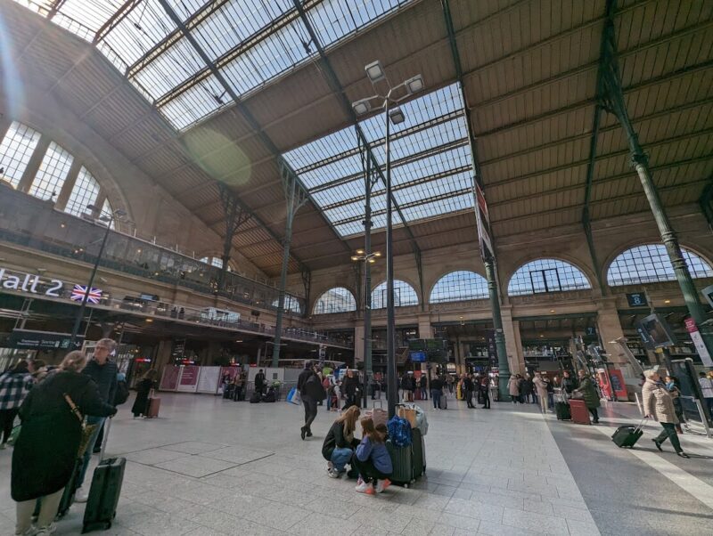 治安が悪いと言われる電車「PER B線」でパリ市内へ。パリ旅日記 1 オカダトモコ