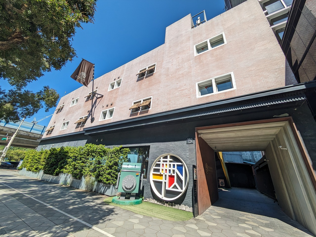 レトロでおしゃれな雰囲気が人気の台湾🇹🇼 日本から行きやすい手軽さも魅力ですよね！ 今回は、そんな台湾のおしゃれホテル7選をご紹介します💓秋の3連休や週末旅行にいかがですか？✨