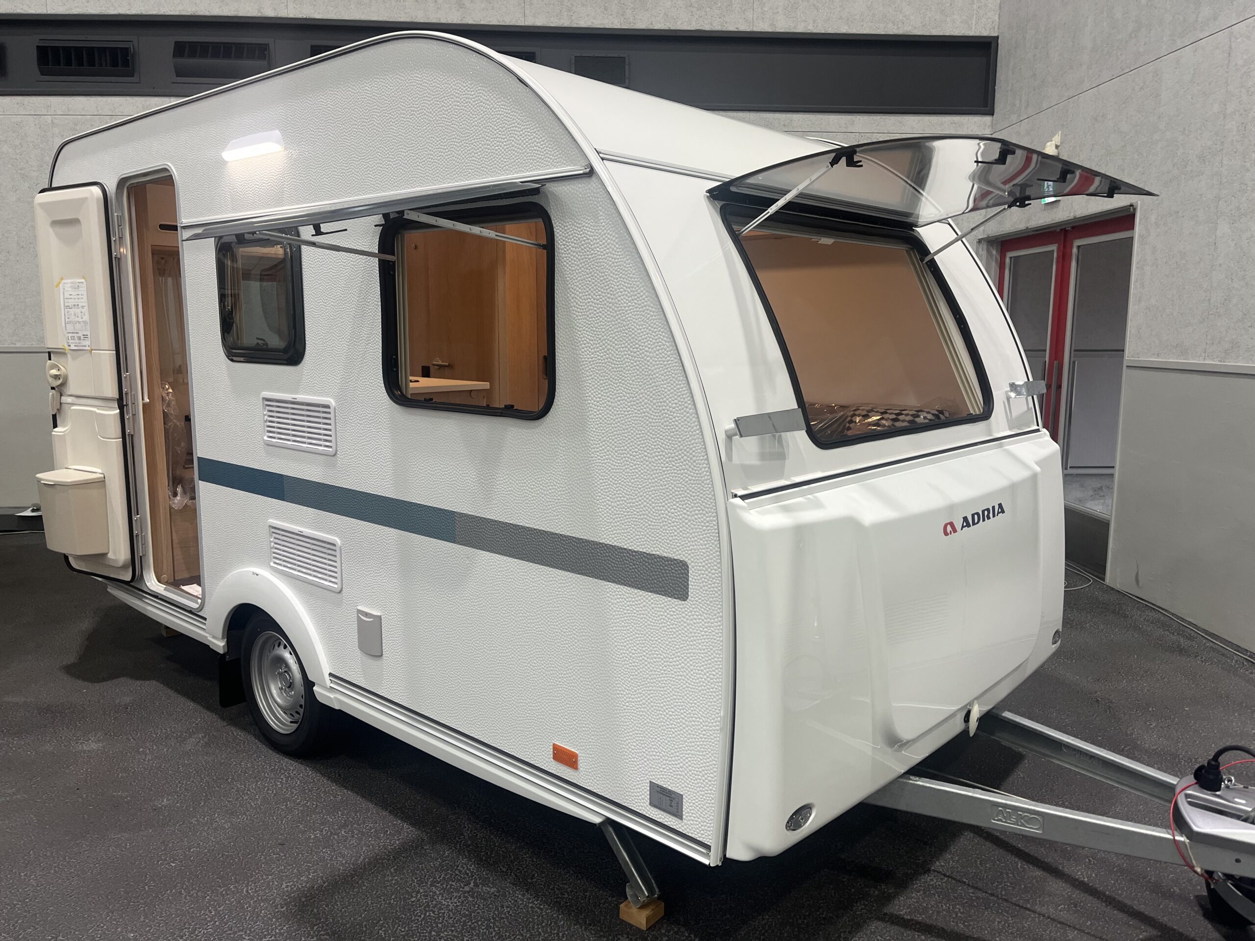 キャンピングトレーラー YKT-33