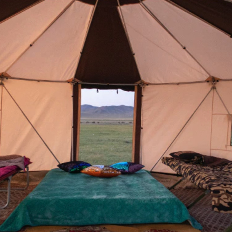 オホーツク紋別の海のそばにモンゴル遊牧民の移動式住居「ゲル」の宿泊施設オープンテントサウナ貸出しも