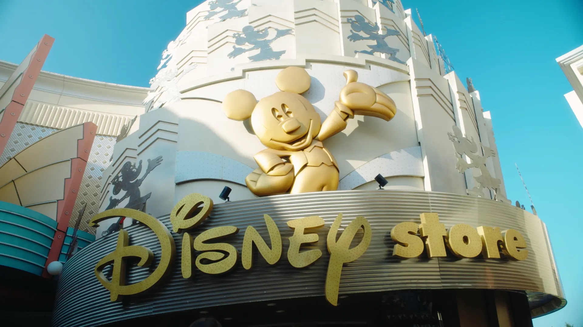 30周年のディズニーストアは東京ディズニーリゾート 舞浜 で東京ディズニーリゾート周辺周遊