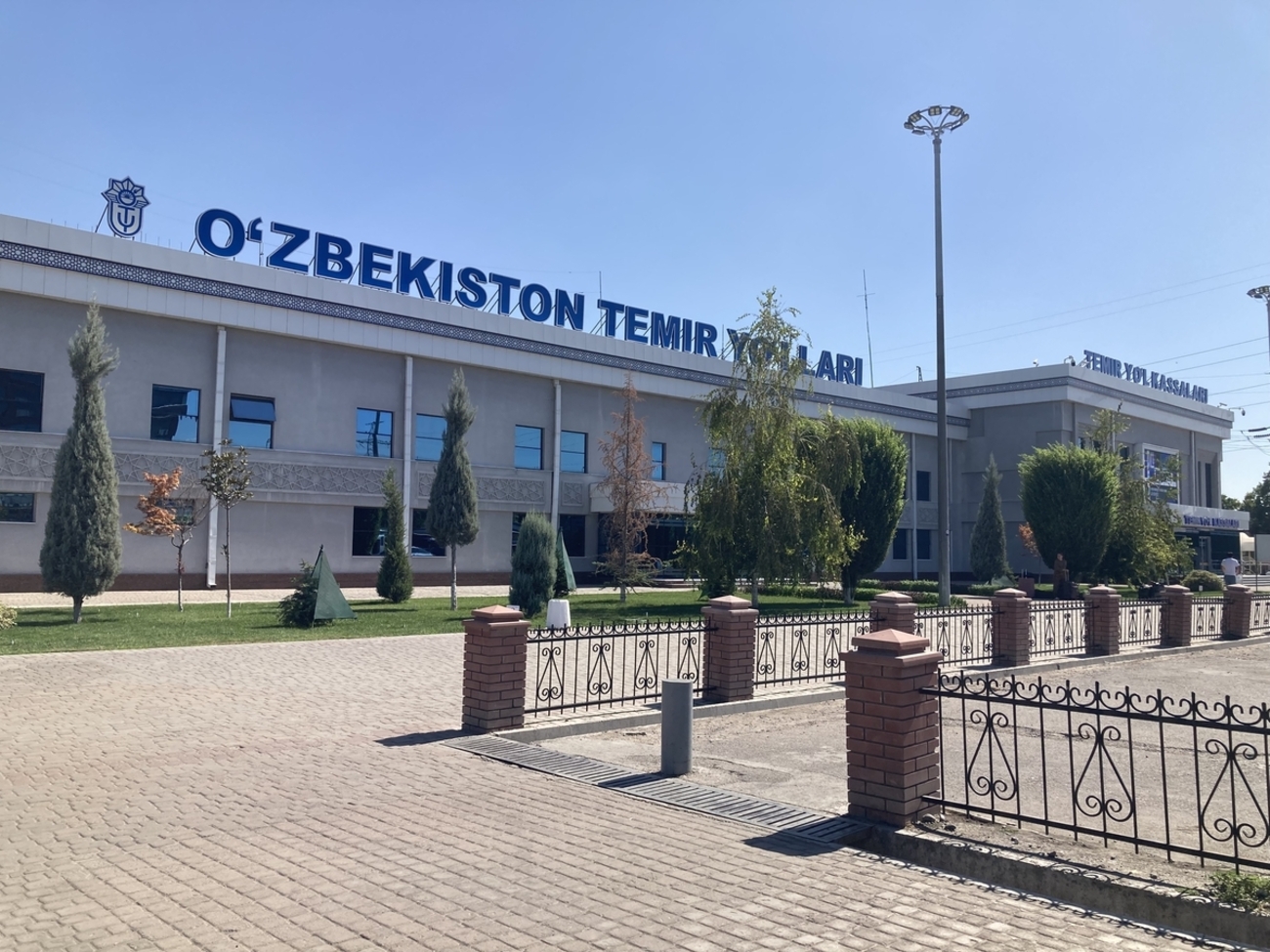 サマルカンド空港到着と両替、空港ホテルTravel Times トラベルタイムズ