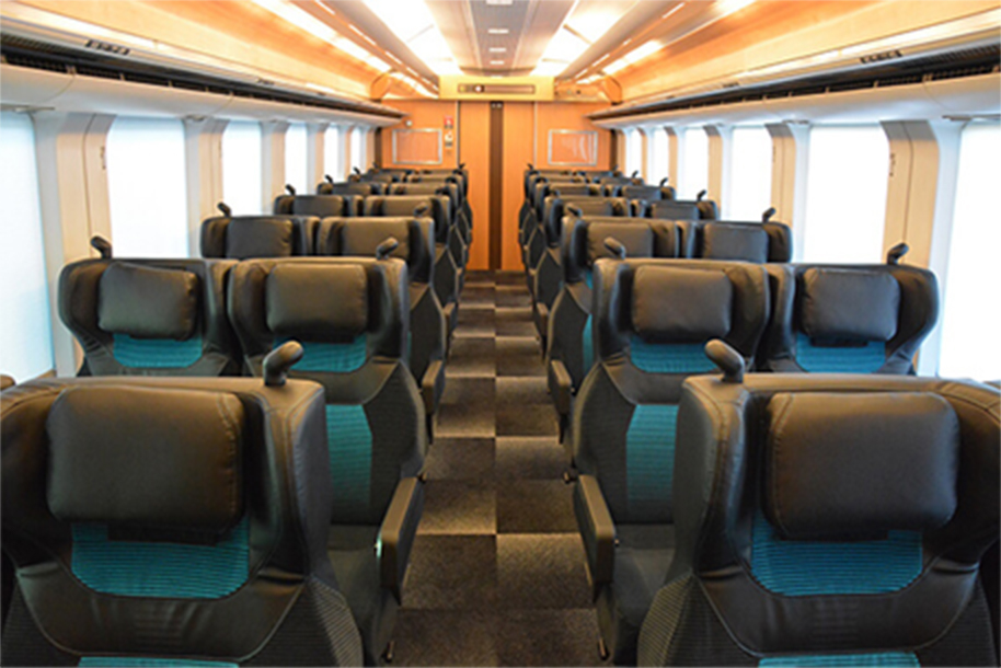 踊り子号のグリーン車の魅力 - Genspark