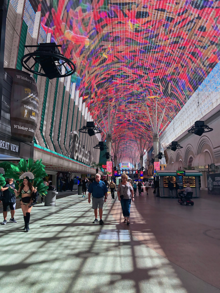 フリーモント・ストリート・エクスペリエンス：世界最大の電飾アーケード有限会社エクセイト研究所