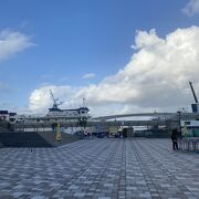 那覇港の第2クルーズバースに初の大型客船若狭バースとクルーズ2隻が同時寄港