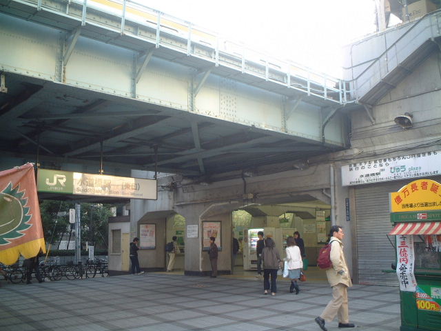 3月31日よりJR水道橋駅西口・黄色いビル駅側ビジョンにてDDTのプロモーションムービーの放映が決定！DDT プロレスリング公式サイト