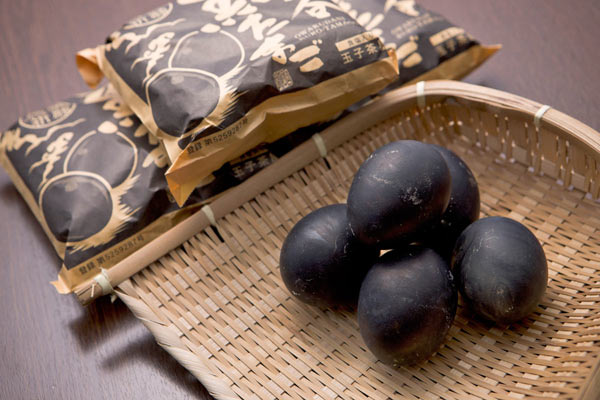 足柄下郡箱根町 現在入山規制中の大涌谷で作った「黒たまご 」を購入できるお店がありますよ！※2019年11月15日より大涌谷園地への立ち入り規制が解除されました。大涌谷黒たまご館でも黒たまごをお求めいただけます。号外NET