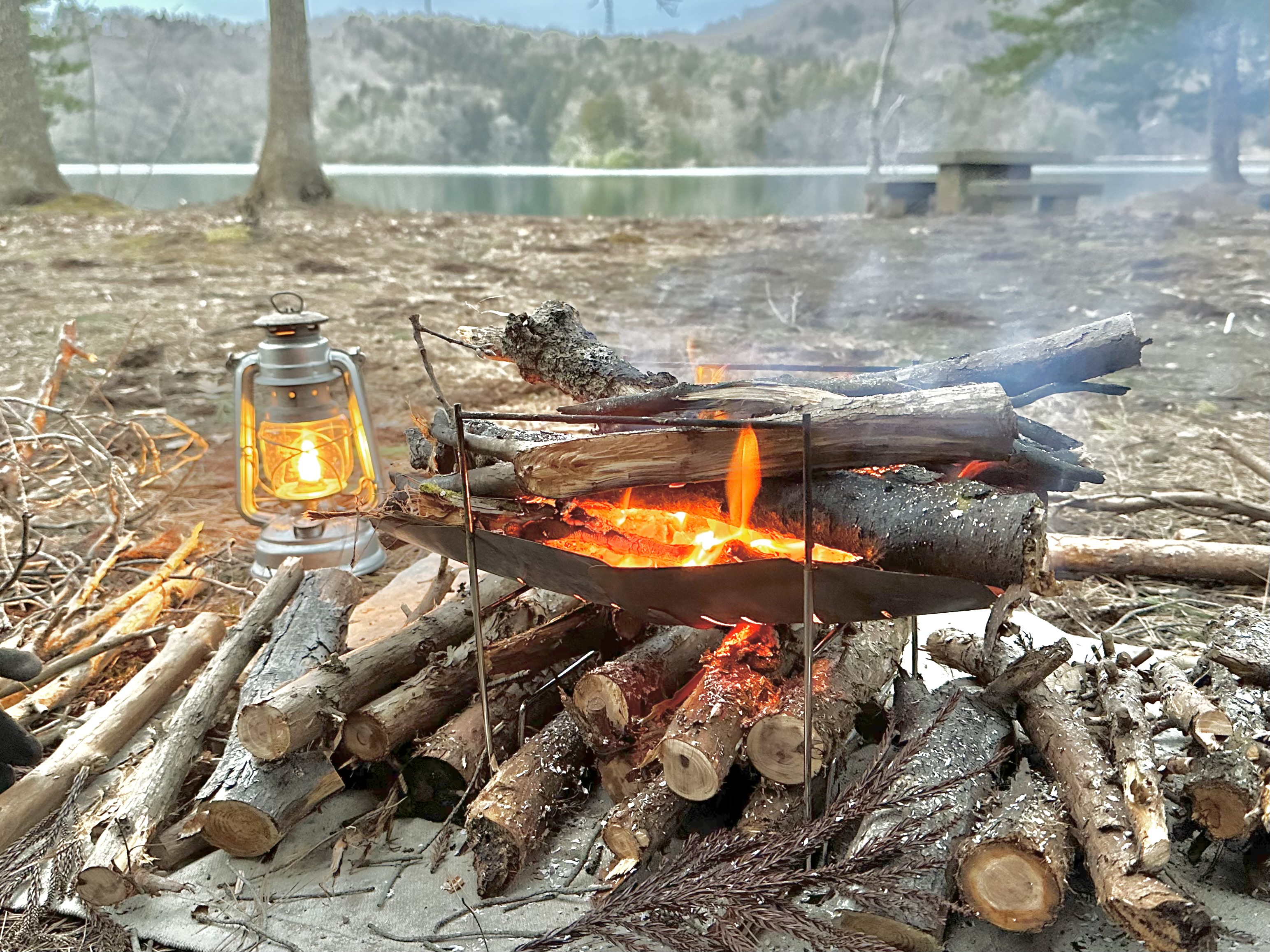 焚き火のやり方と道具 専門家が解説する「失敗しない焚き火」 -