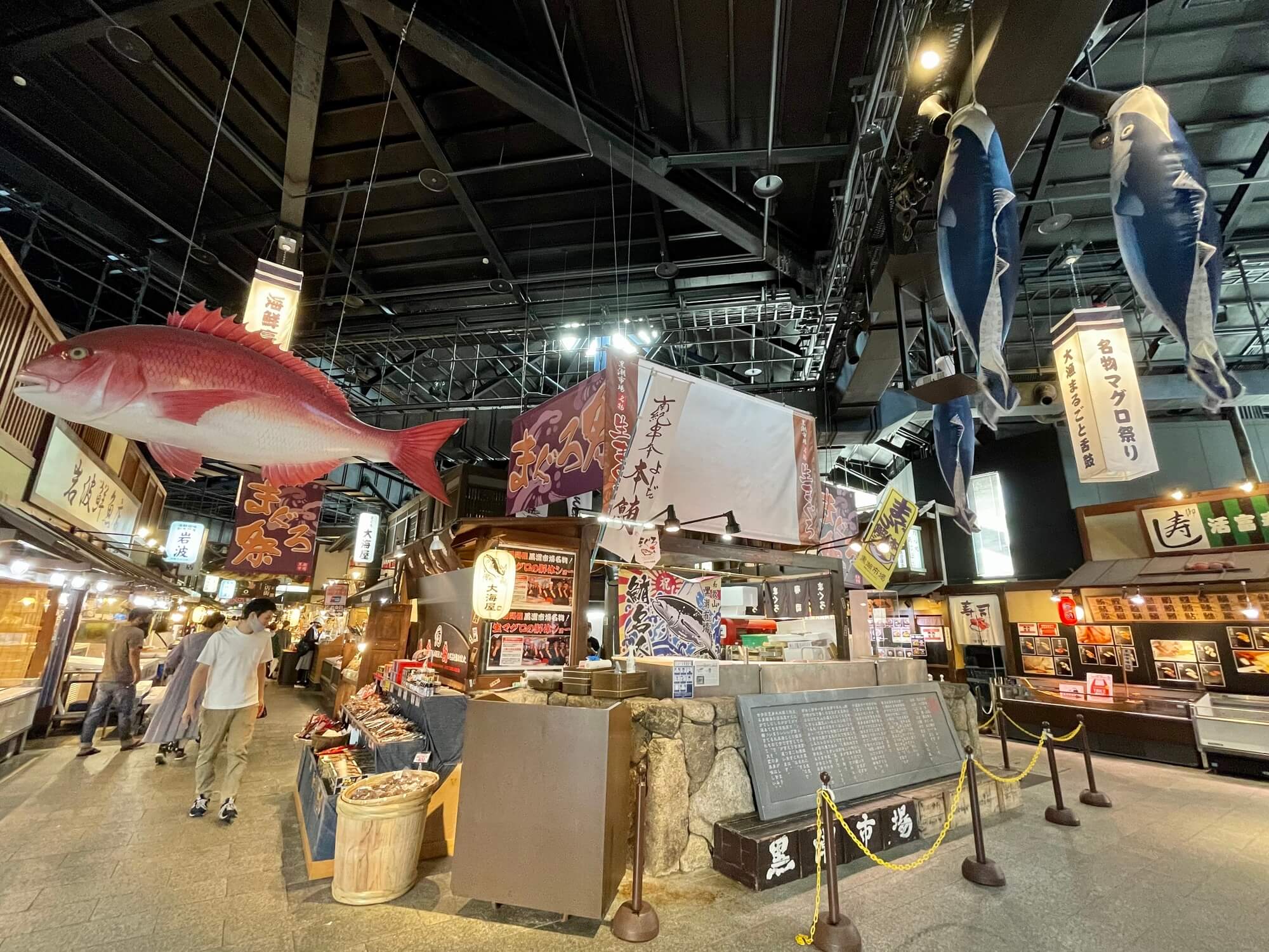 今日はなんと、幻の高級魚『クエ』が売り場にならんでおります！ 一匹限りですのでお急ぎください♪ ＃クエ