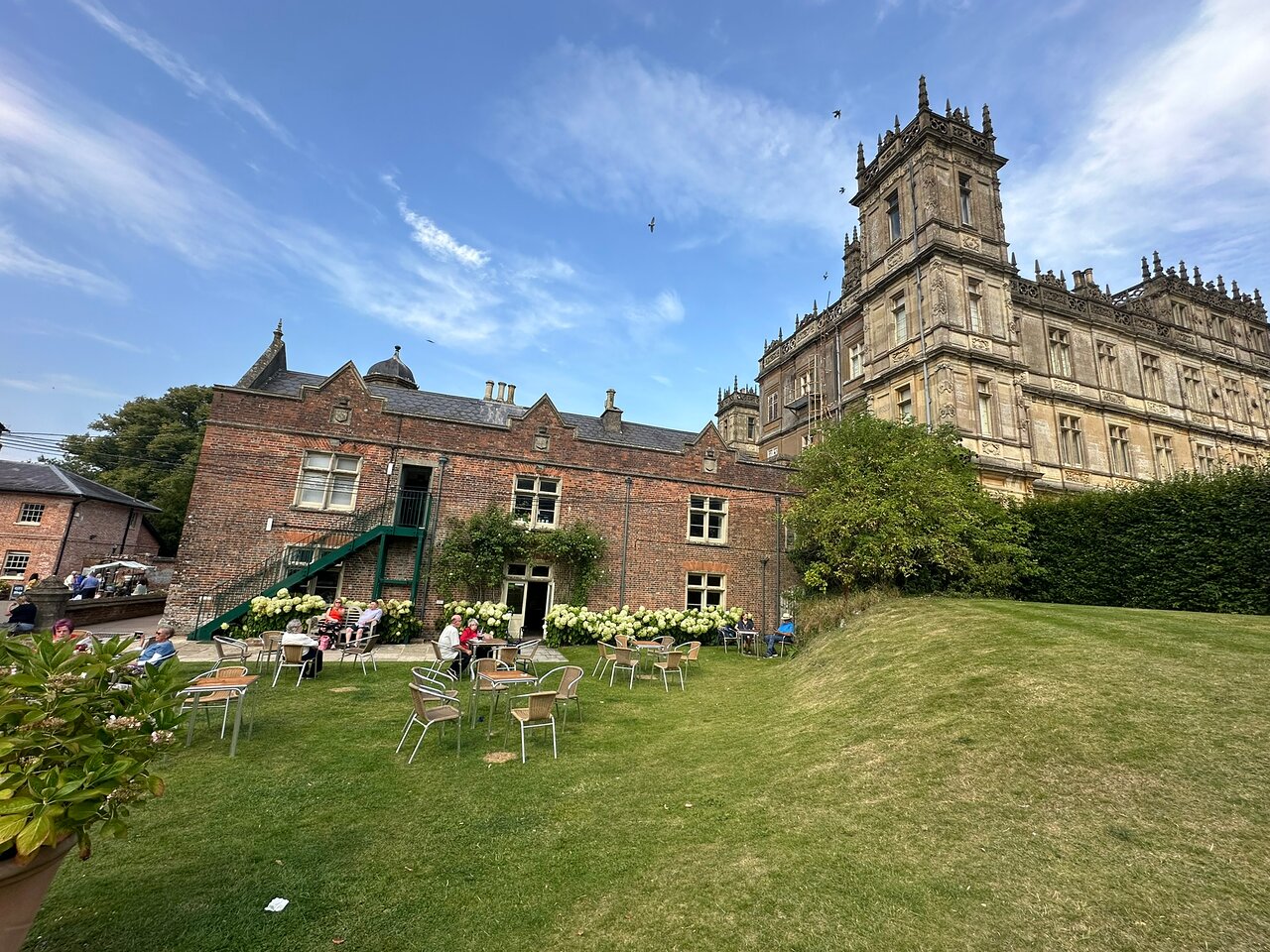 英国ドラマ『ダウントン・アビー』ロケ地めぐり観光ツアー ハイクレア城入場＆バンプトン＆オックスフォード ＜4～8月 英語ガイド ロンドン発＞イギリス