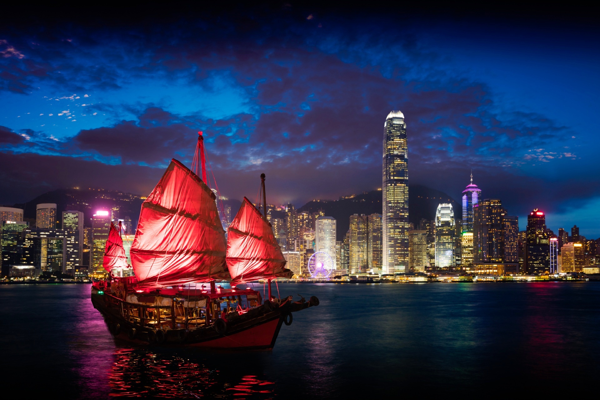 香港観光のクライマックス！ビクトリアハーバー・ナイトクルーズのお得な予約方法あじあ