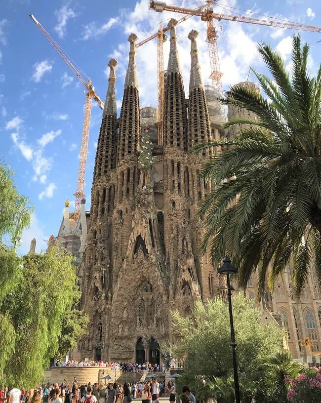 サグラダファミリアへの行き方を徹底解説！空港やカタルーニャ広場からのアクセスも紹介