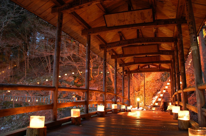 couple_lovetrip👈他にも恋人と行きたいおすすめの旅行先をご紹介しています✨ 今回は冬旅行の長野デートにおすすめなスポット7選をご紹介します！ーーーーー 渋温泉 📍住所 長野県下高井郡山ノ内町