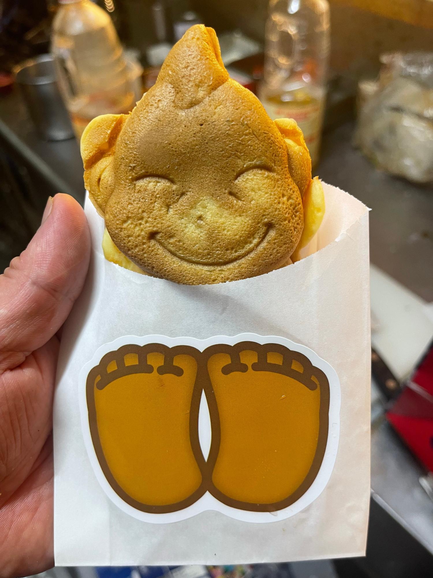 金髪の3代目ビリケン登場 通天閣で32年ぶり交代 - 日本経済新聞