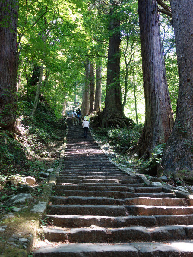 日本一周51日目 山形 併せて3500段の階段 出羽三山神社