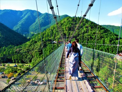 奈良県十津川にかかる日本一長い生活用吊橋 スリル満点の絶景 - Japan