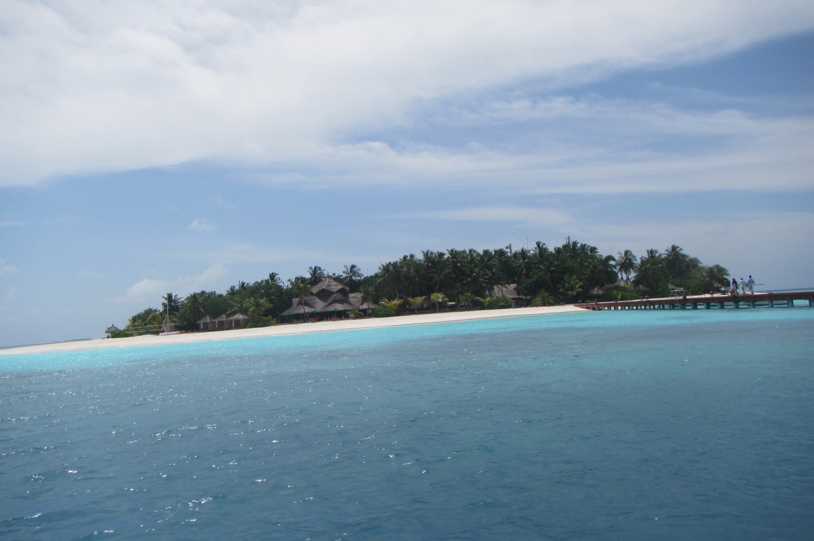 アンサナ・イフル・モルディブはハウスリーフが島を囲む小さなオリエンタルリゾート