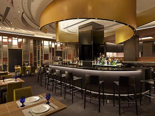 時間があったのでプライオリティパスで入れる羽田第2ターミナルのラウンジへ 以外にカレーやカヌレなど食べ物も充実してました！プライオリティパスprioritypass羽田第2ターミナル国際線カヌレラウンジカレーワインはしょぼい