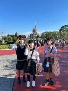 ディズニー修学旅行の過ごし方！ファストパス時短術、おすすめお土産、コスパ重視のレストランを紹介